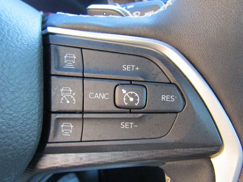 Used 2024 Jeep Grand Cherokee Altitude AWD/4WD image 26