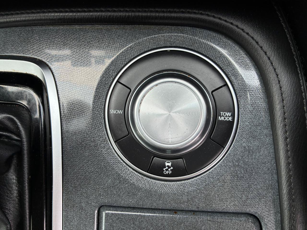 Used 2021 Nissan Armada SV w/ SV Appearance Package RWD image 30
