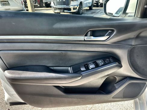 Used 2023 Nissan Altima 2.5 SV image 22