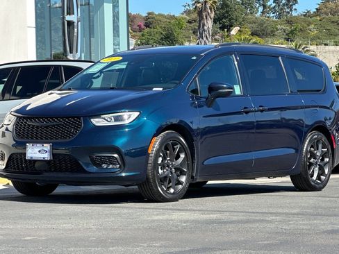 Used 2022 Chrysler Pacifica Touring-L w/ S Appearance Package image 7