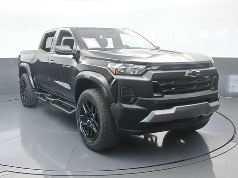 Used 2024 Chevrolet Colorado Trail Boss image 9