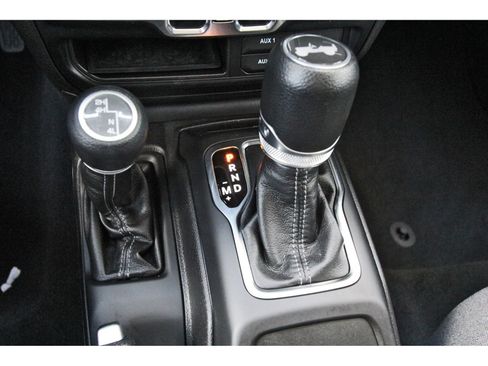 Used 2024 Jeep Wrangler Unlimited Sport AWD/4WD image 26