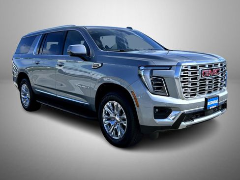 Used 2025 GMC Yukon XL Denali AWD/4WD image 3