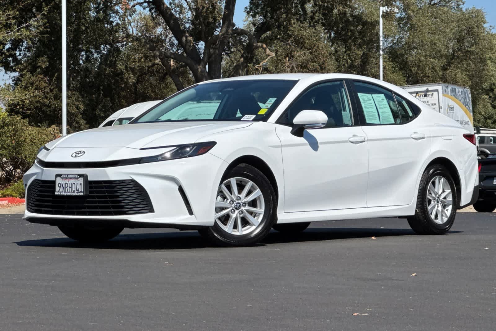 Used 2025 Toyota Camry LE AWD/4WD image 1