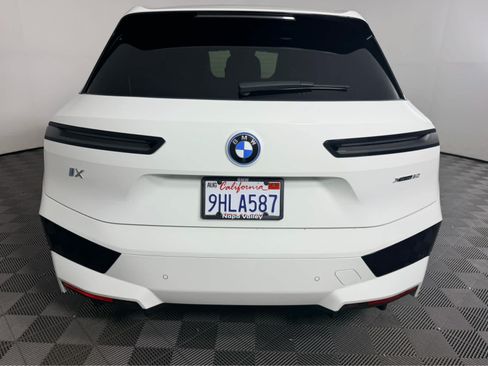 Used 2023 BMW iX xDrive50 w/ Sport Package AWD/4WD image 4