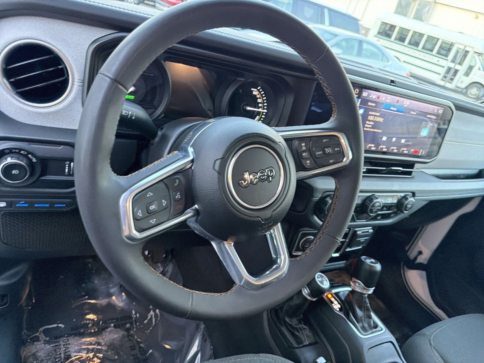 Used 2024 Jeep Wrangler Unlimited Sahara AWD/4WD image 14