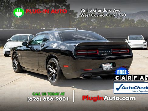Used 2018 Dodge Challenger R/T Scat Pack RWD image 2
