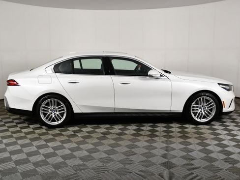Used 2025 BMW 530i xDrive image 5
