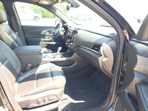 Used 2023 Chevrolet Traverse LT w/ LT Premium Package AWD/4WD image 16