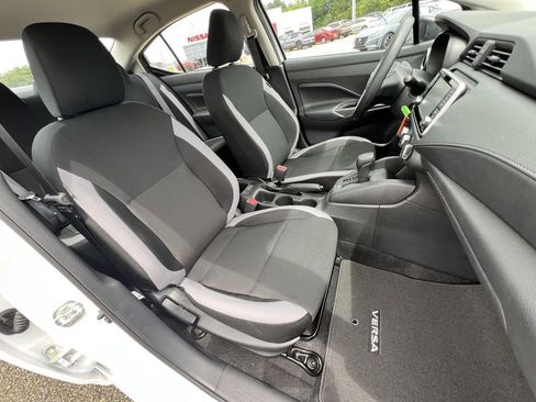 Used 2025 Nissan Versa S w/ Trunk Package image 18