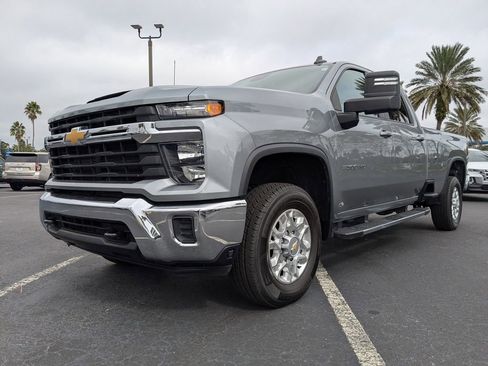 Used 2024 Chevrolet Silverado 3500 LT image 9
