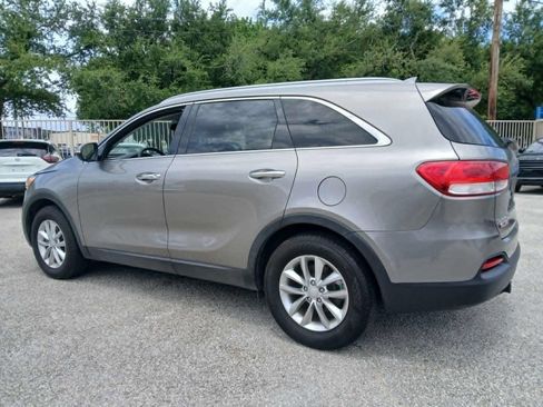 Used 2018 Kia Sorento FWD image 7