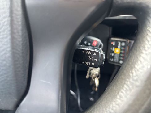 Used 2017 Toyota Tacoma SR w/ SR Convenience Package image 17