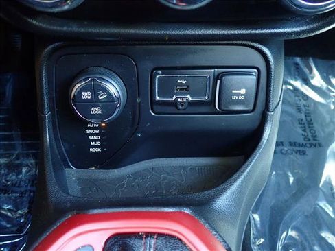 Used 2016 Jeep Renegade Trailhawk w/ Premium Trailhawk Package AWD/4WD image 22