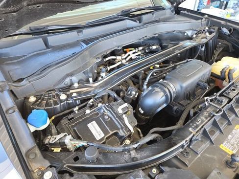 Used 2021 Ford Explorer Limited w/ Equipment Group 301A AWD/4WD image 79
