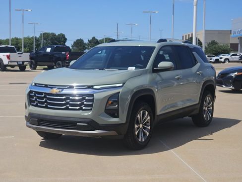 Used 2025 Chevrolet Equinox LT w/ Convenience Package II AWD/4WD image 3