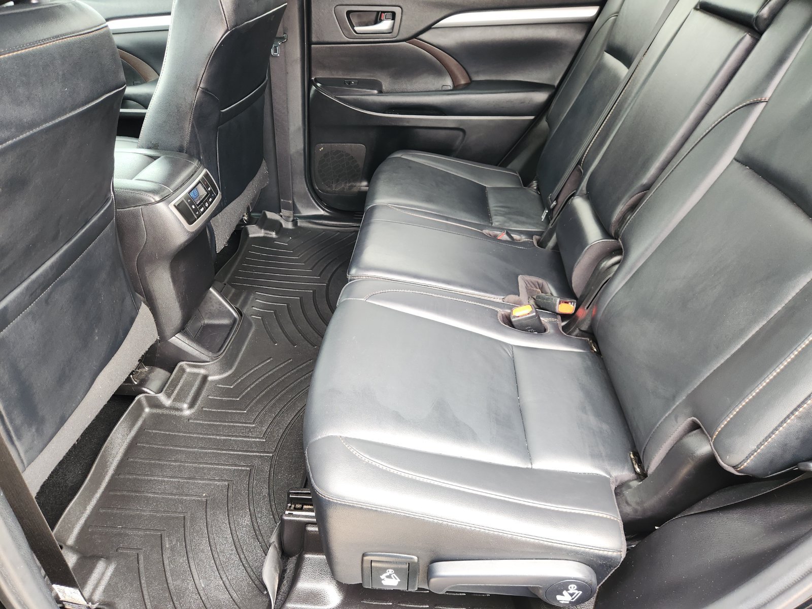 Used 2019 Toyota Highlander XLE AWD/4WD image 33