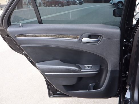 Used 2016 Chrysler 300 C image 24