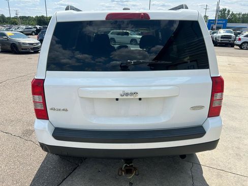Used 2016 Jeep Patriot Latitude AWD/4WD image 6