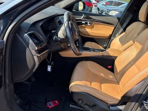 Used 2019 Volvo XC90 T6 Momentum AWD/4WD image 2