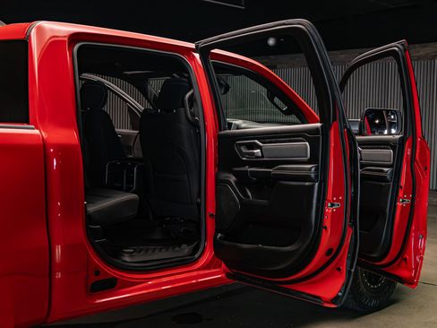 Used 2021 RAM 1500 Big Horn RWD image 28