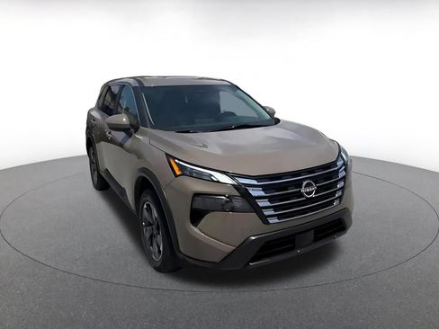 Used 2025 Nissan Rogue SV FWD image 3
