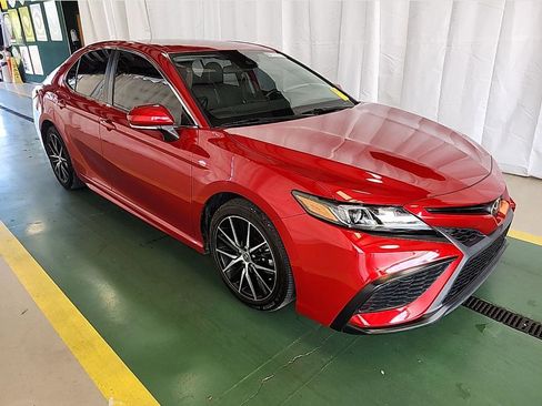 Used 2022 Toyota Camry SE FWD image 5