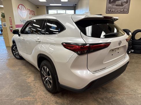 Used 2022 Toyota Highlander XLE image 8