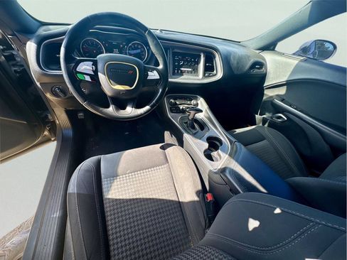 Used 2019 Dodge Challenger SXT RWD image 9