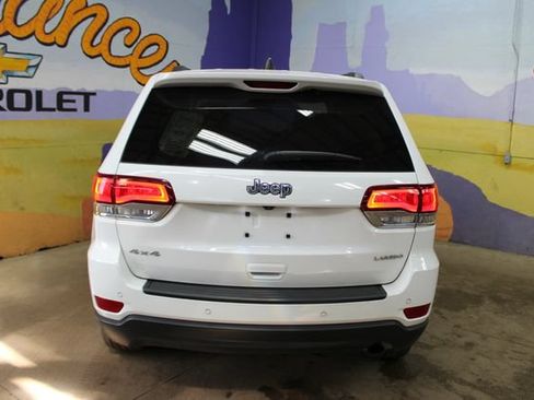Used 2021 Jeep Grand Cherokee Laredo w/ Security & Convenience Group AWD/4WD image 3