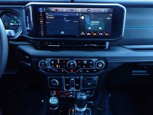 Used 2025 Jeep Wrangler Unlimited Rubicon 4xe image 15