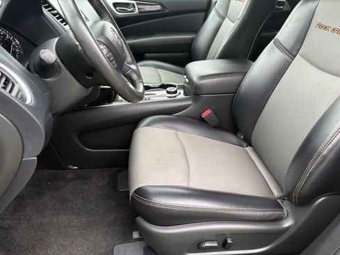 Used 2020 Nissan Pathfinder SV AWD/4WD image 10