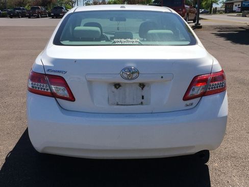 Used 2011 Toyota Camry LE FWD image 5