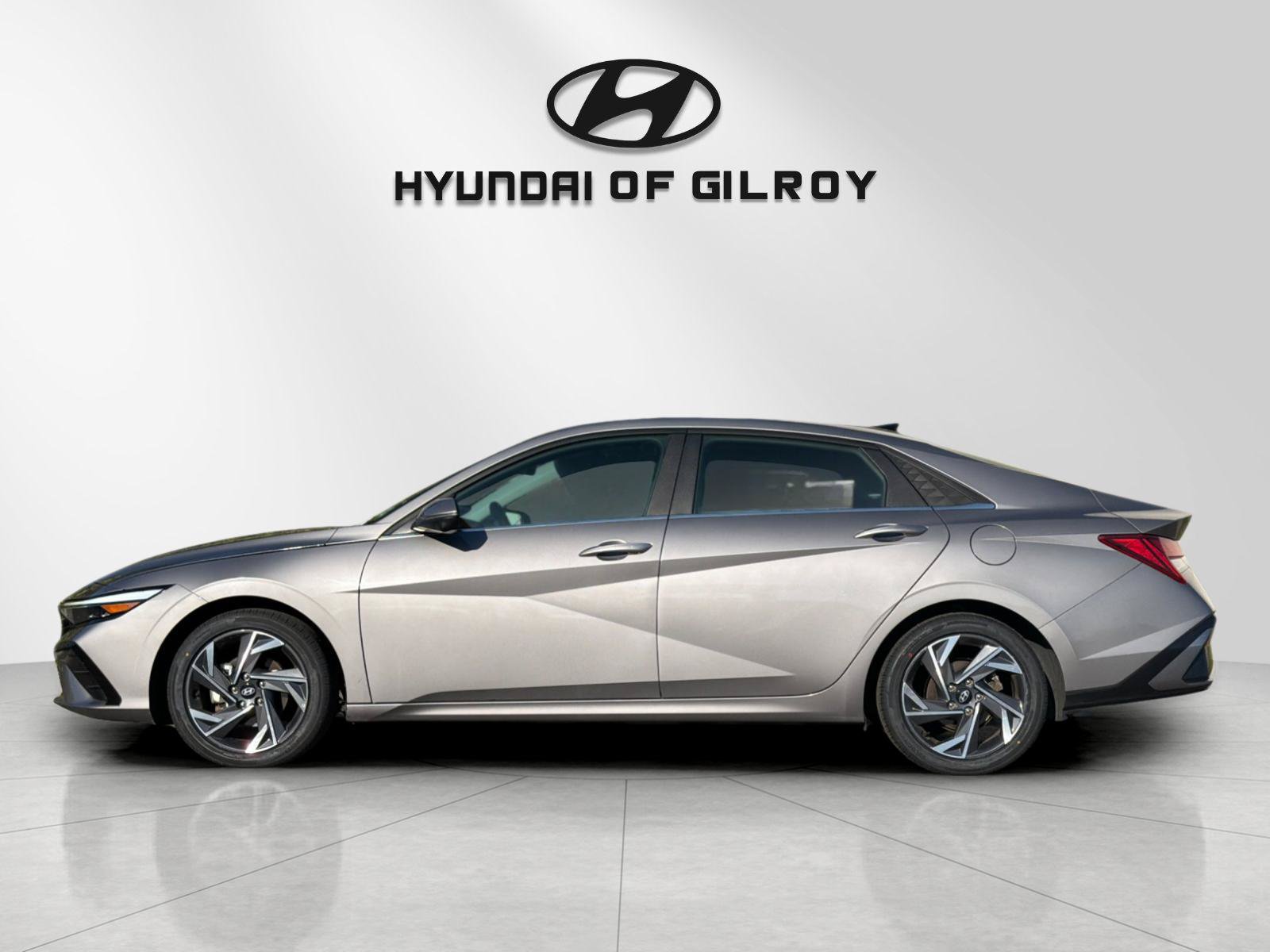 Used 2024 Hyundai Elantra Limited FWD image 2