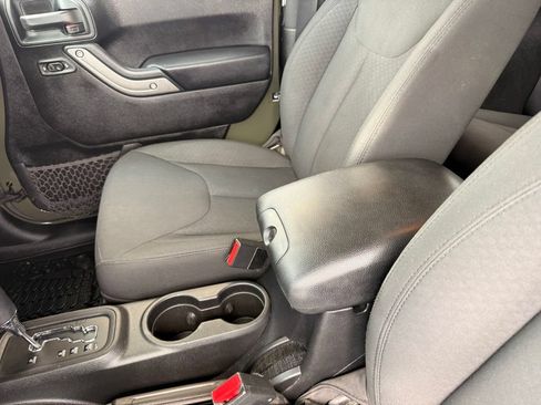 Used 2016 Jeep Wrangler Sport AWD/4WD image 39