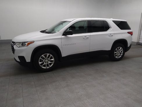 Used 2021 Chevrolet Traverse LS FWD image 2