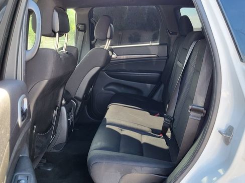 Used 2018 Jeep Grand Cherokee Laredo RWD image 22