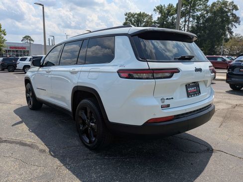 Used 2023 Jeep Grand Cherokee L Laredo AWD/4WD image 6