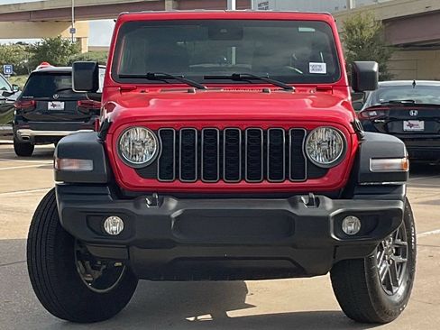 Used 2025 Jeep Wrangler Unlimited Sport AWD/4WD image 2