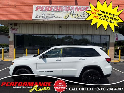Used 2019 Jeep Grand Cherokee Laredo AWD/4WD image 3