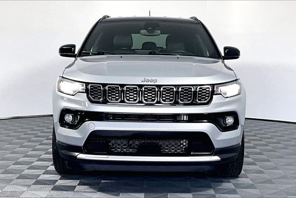 Used 2025 Jeep Compass Limited AWD/4WD image 3