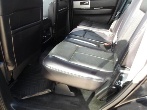 Used 2017 Ford Expedition XLT w/ Equipment Group 202A RWD image 17