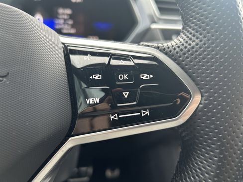 Certified 2023 Volkswagen Tiguan SE R-Line image 12