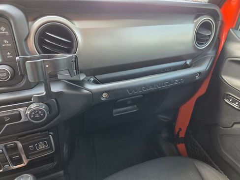 Used 2018 Jeep Wrangler Unlimited Sport S image 25