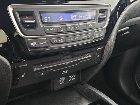 Used 2020 Honda Pilot Touring image 5