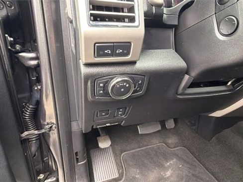 Used 2017 Ford F250 Lariat w/ Lariat Ultimate Package image 31