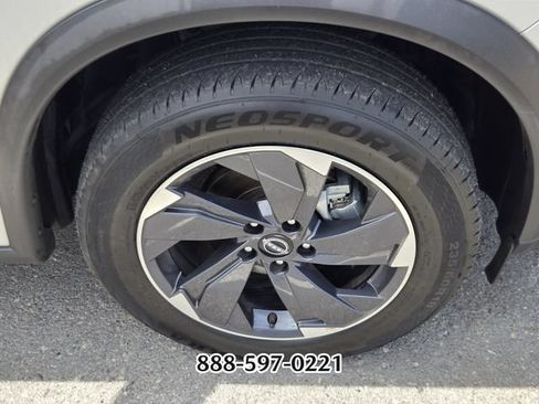 Used 2024 Nissan Rogue SV FWD image 7