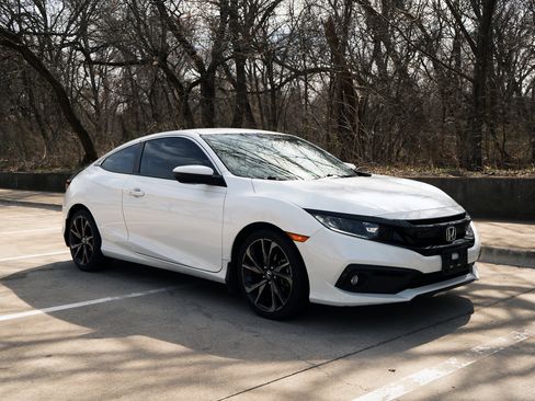 Used 2020 Honda Civic Sport image 2