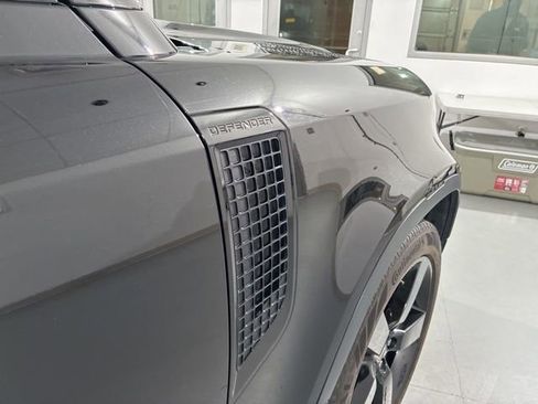 Used 2024 Land Rover Defender 110 S image 10