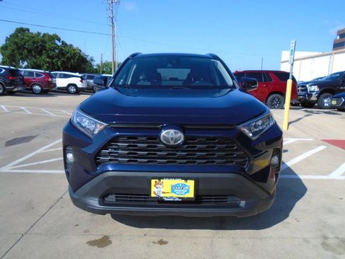Used 2021 Toyota RAV4 XLE FWD image 2